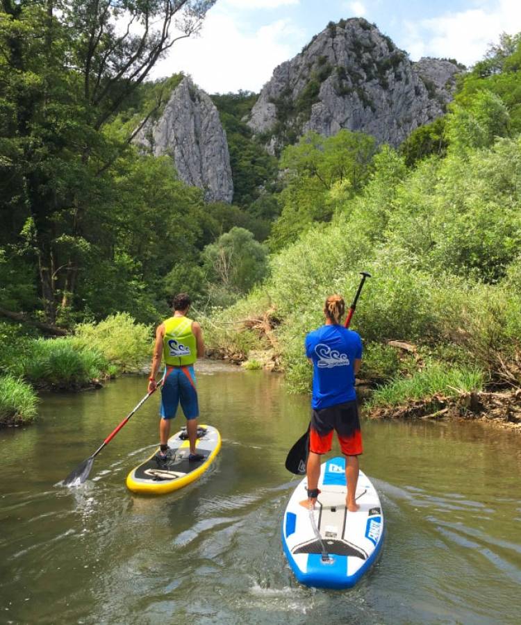 Explorează natura practicând Stand Up Paddle în Cheile Nerei