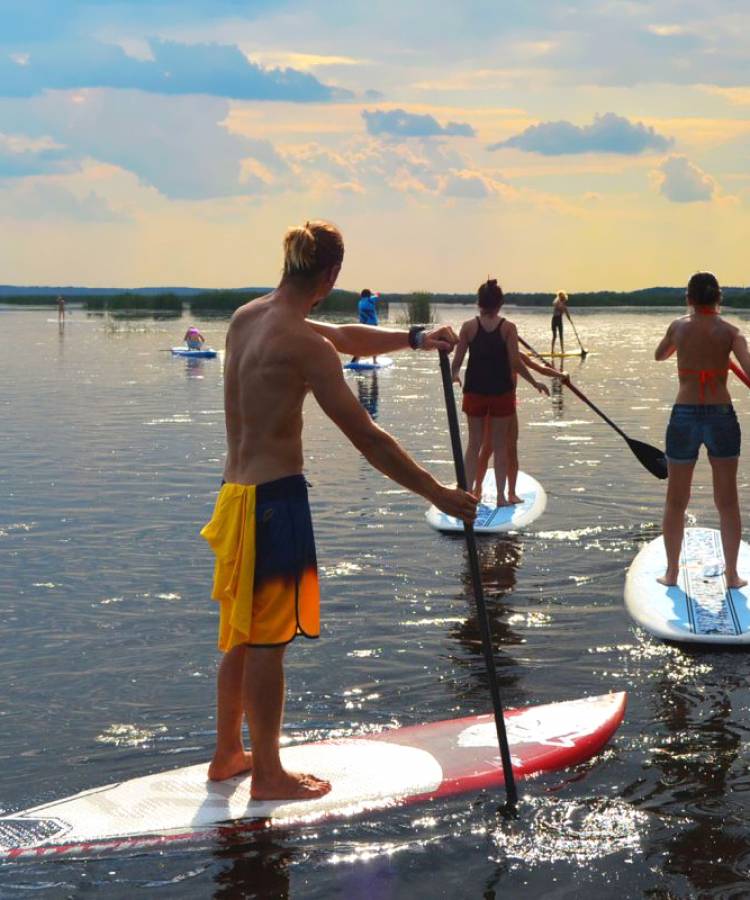 Explorează natura practicând Stand Up Paddle în Comana