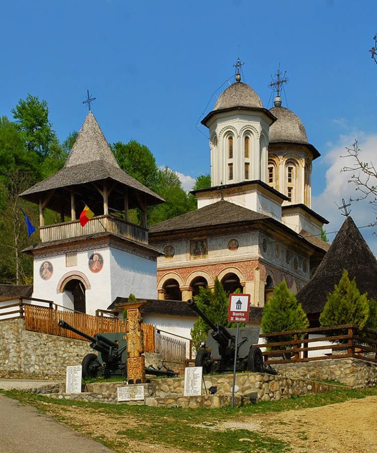 Biserica „Sf. Nicolae” din Bâscenii de Jos